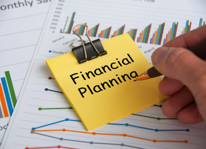 Comparing Savings Accounts, Money Market Funds, and Investment Accounts for Short-Term Security and Long-Term Growth